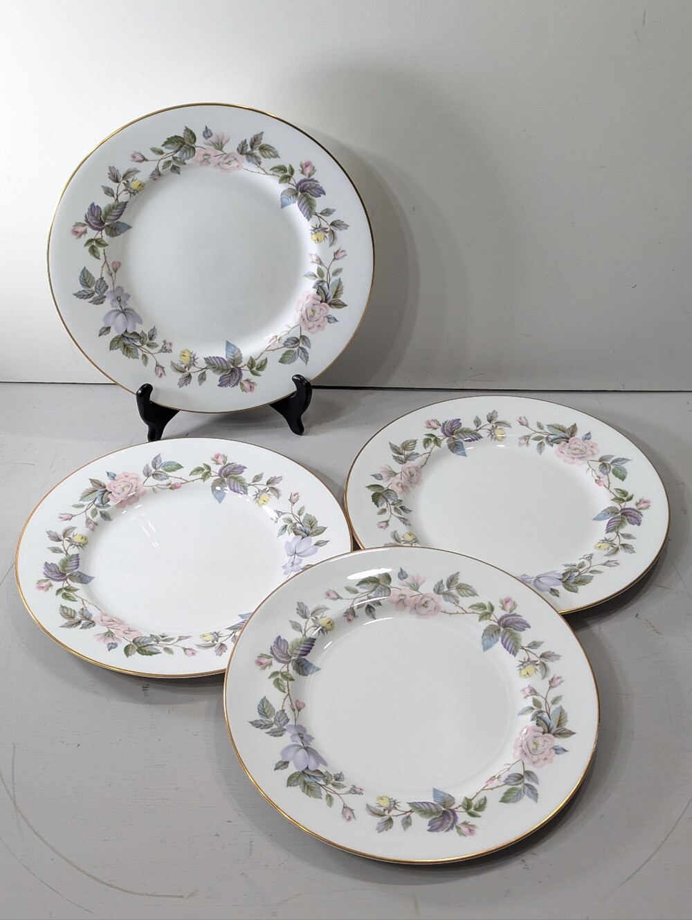 Royal Worcester June Garland 4 dinner plates, pretty spring pastel bridal